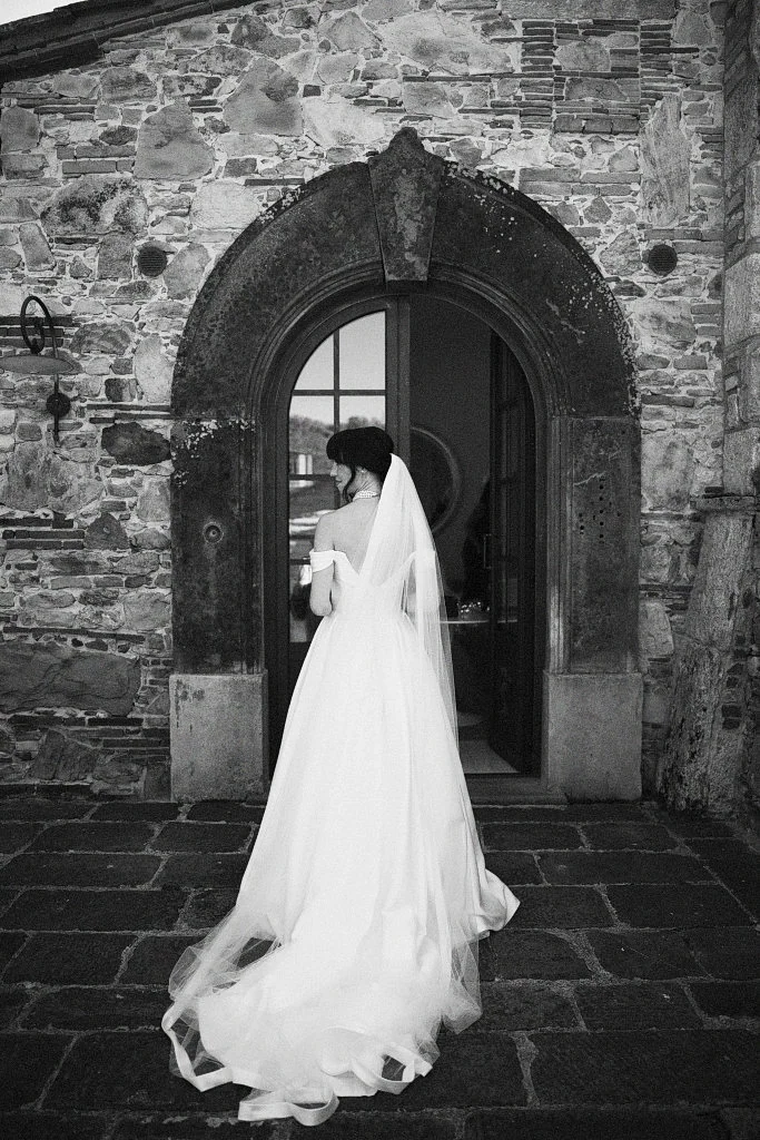 Hochzeitsfotograf Toskana – brautpaar im historischen borgo | Markus Schwarze