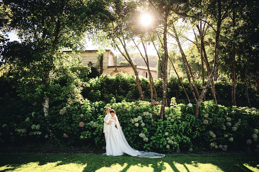 Hochzeitsfotograf Toskana – hochzeitsring und blumendekoration | Markus Schwarze