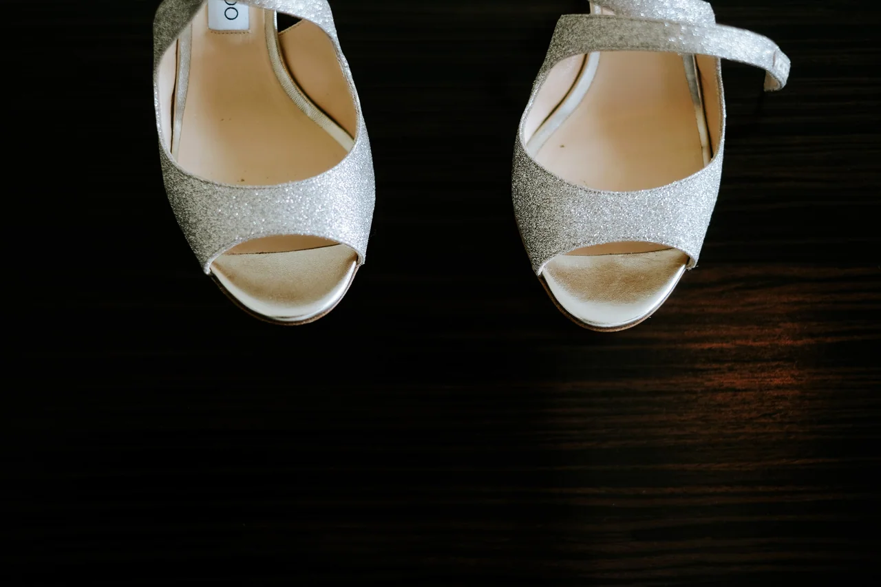 Brautschuhe beim Getting Ready im Hotel Atlantic Hamburg