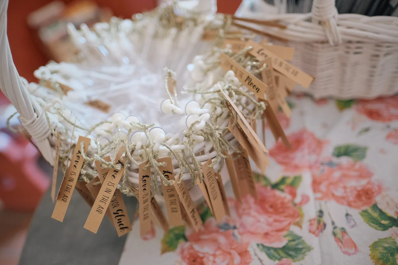 Liebevoll vorbereitete Gastgeschenke für die Hochzeit