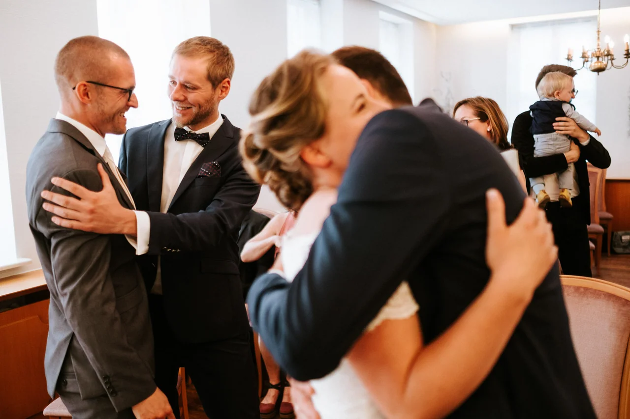 Herzliche Gratulation nach der Trauung in Ludwigslust