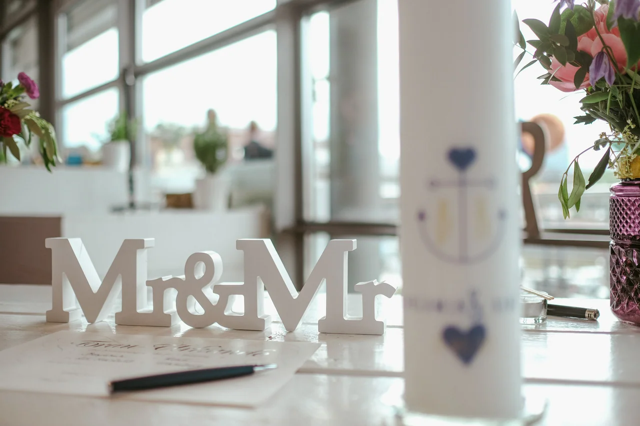 Mr und Mr Dekoration bei einer gleichgeschlechtlichen Hochzeit in Hamburg
