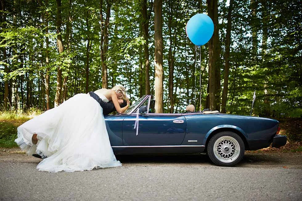 Ankunft im Cabriolet zur Ostsee-Hochzeit