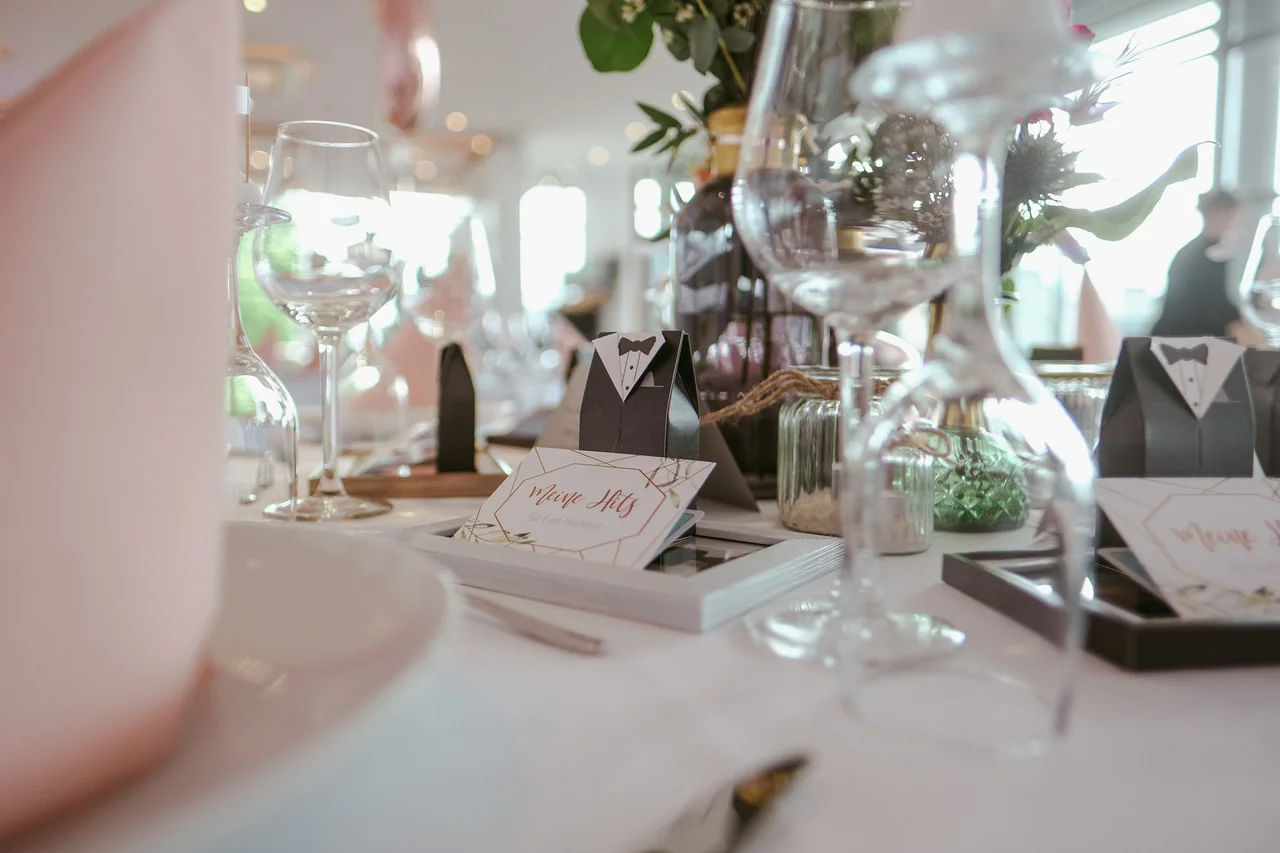 Persönliche Tischdekoration bei einer Hochzeit in der HafenCity